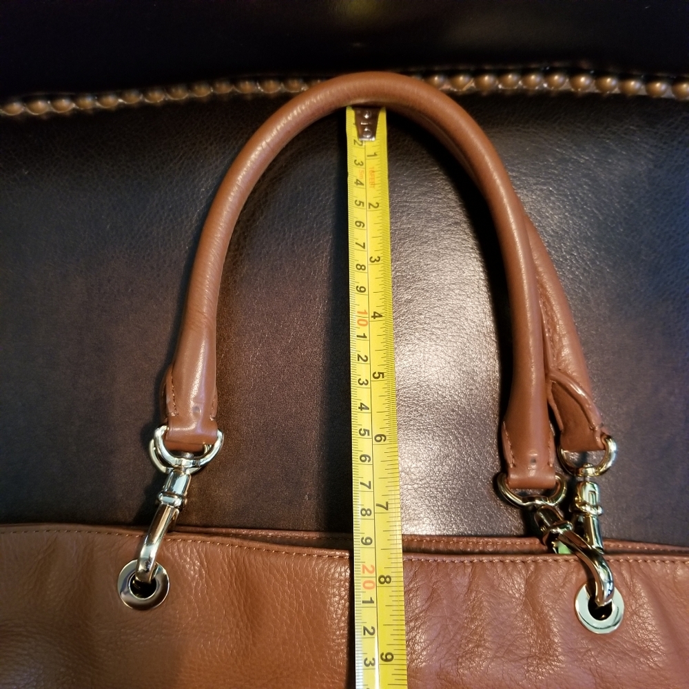 Camel Pebbled Leather Rolled Handle Shoulder bag - Picture 14 of 16
